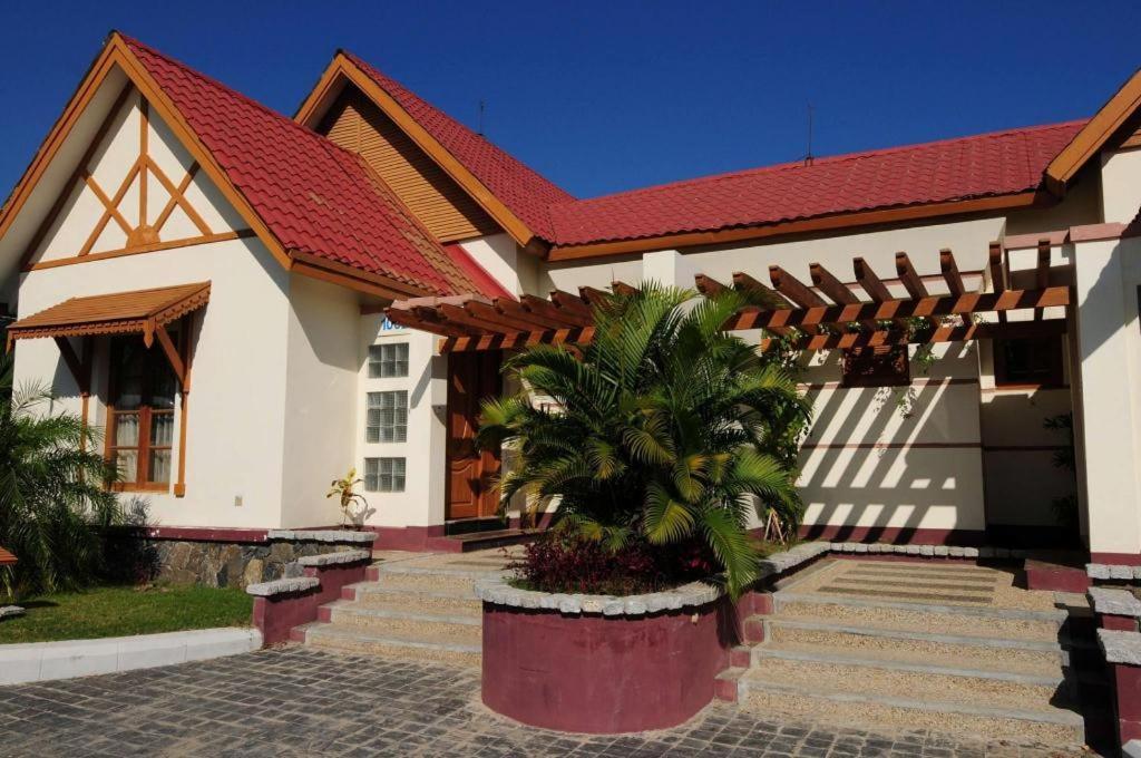Myat Taw Win Hotel Naypyidaw